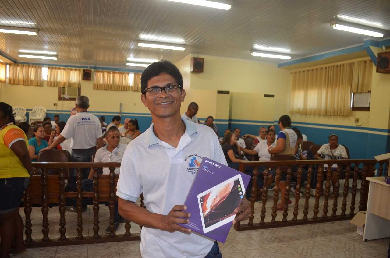 Secretaria de Saúde de Camacã faz entrega de 70 Tabletes para Agentes Comunitários